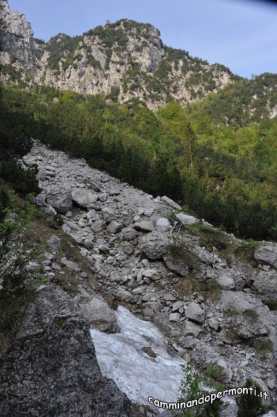 044 Sentiero dell Amicizia Monte Alben La Croce.JPG